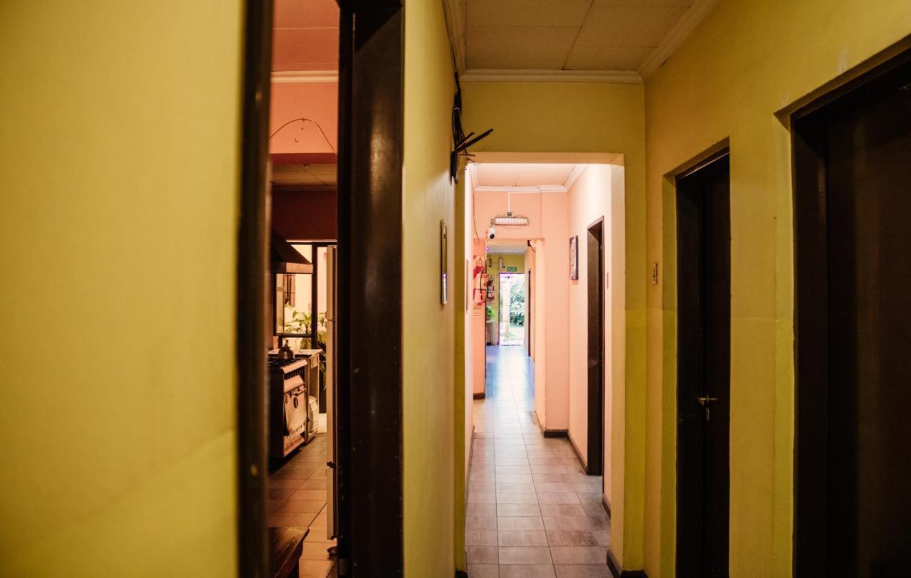 Hostal Namaste Salta Extérieur photo